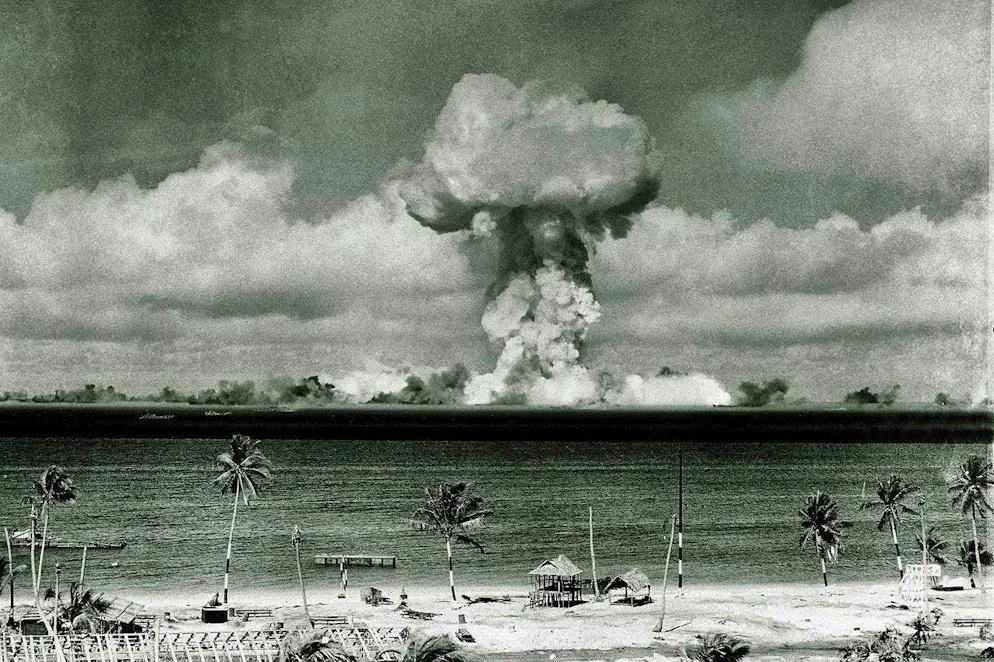 L'atollo di Bikini, che appartiene alle remote Isole Marshall, è stato utilizzato dagli Stati Uniti per i test della bomba atomica dal 1946 al 1958.