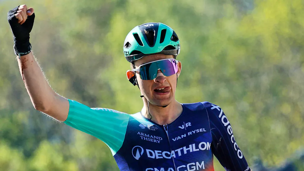 Ciclismo. Paul Seixas vince la Freccia Vallone, secondo Mauro Schmid