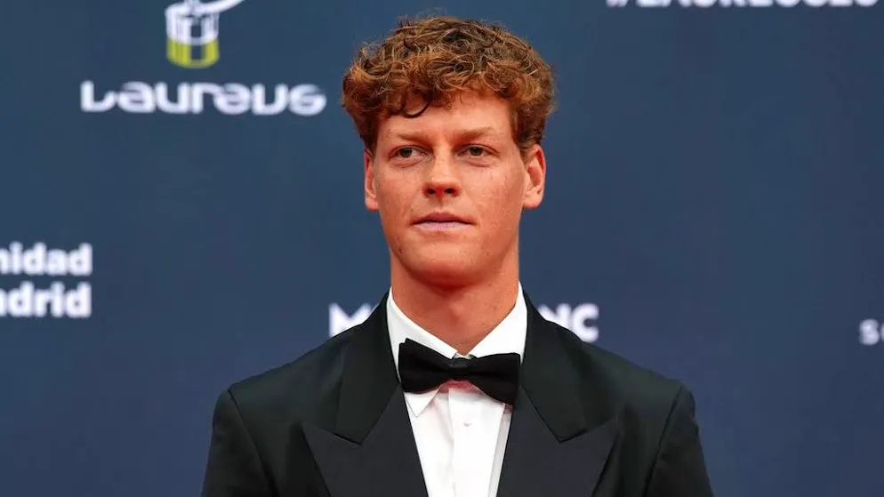 Madrid. Jannik Sinner si presenta ai World Sports Awards in Gucci e scatta il paragone con James Bond