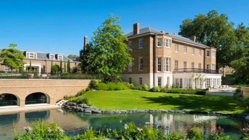 The buyer remains a phantom. London luxury property changes hands for astronomical price