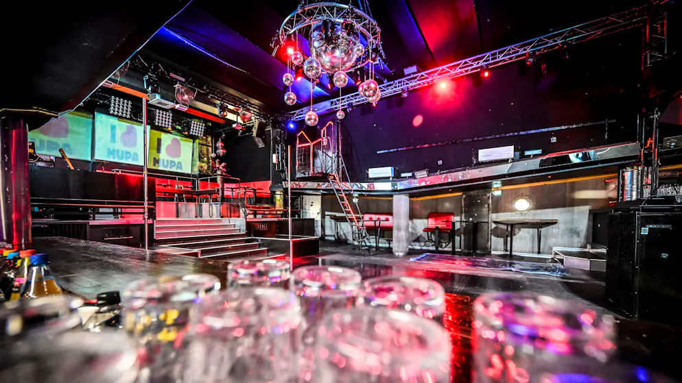 Inchiesta a Milano. Giro di feste private tra lusso, escort e droga: tra i clienti anche una 70ina di calciatori