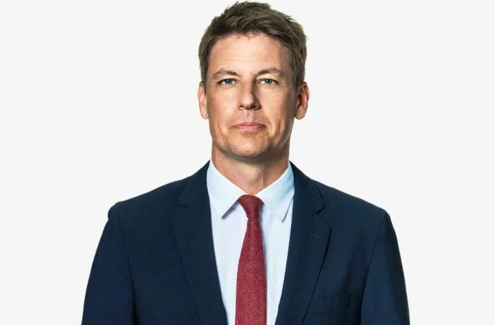 SRF journalist Pascal Schmitz will no longer be in front of the camera for the time being.
