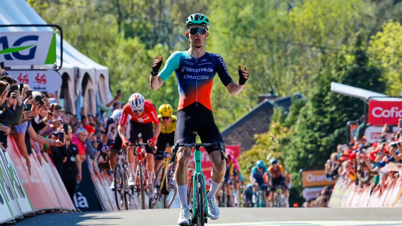 Rad. Nur Shootingstar Seixas schlägt Mauro Schmid an der Mur de Huey