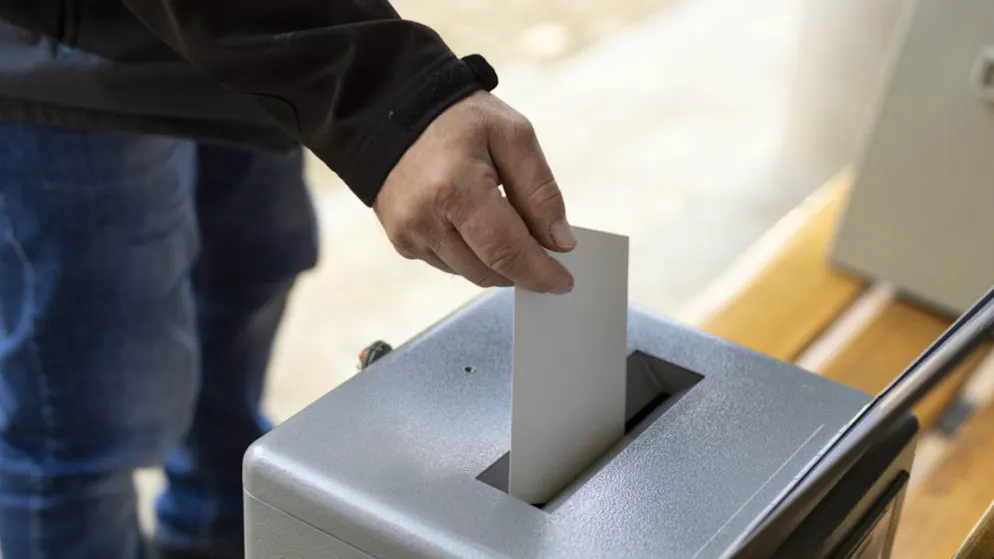 Alle urne a settembre. La popolazione grigionese dovrà decidere se estendere il diritto di voto ai sedicenni