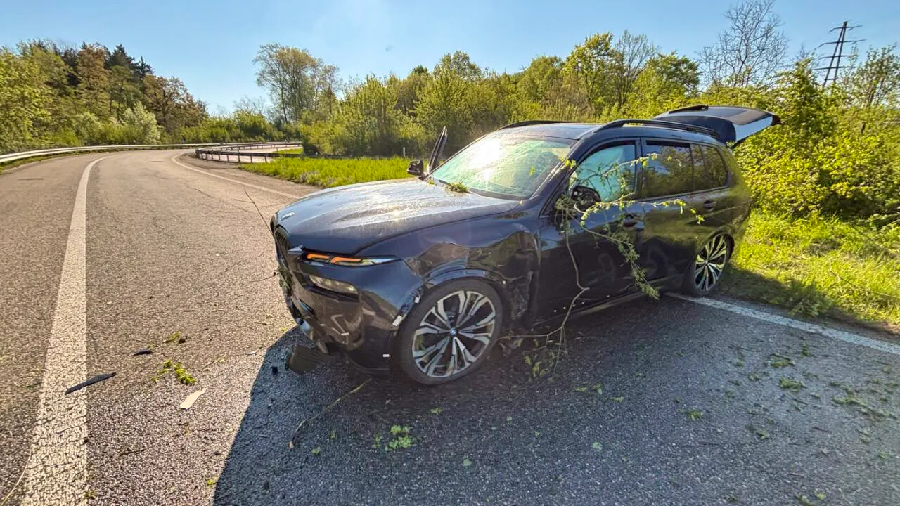Latest news. Police stop car thieves after pursuit through several cantons