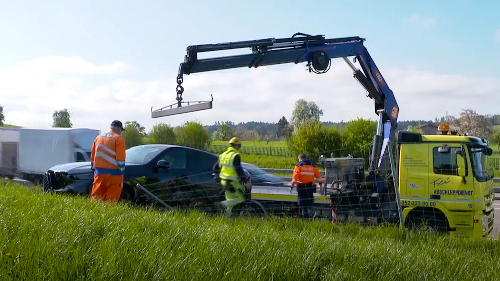 Wild chase. Shots fired on the A1 - BMW thieves crash after high-risk escape