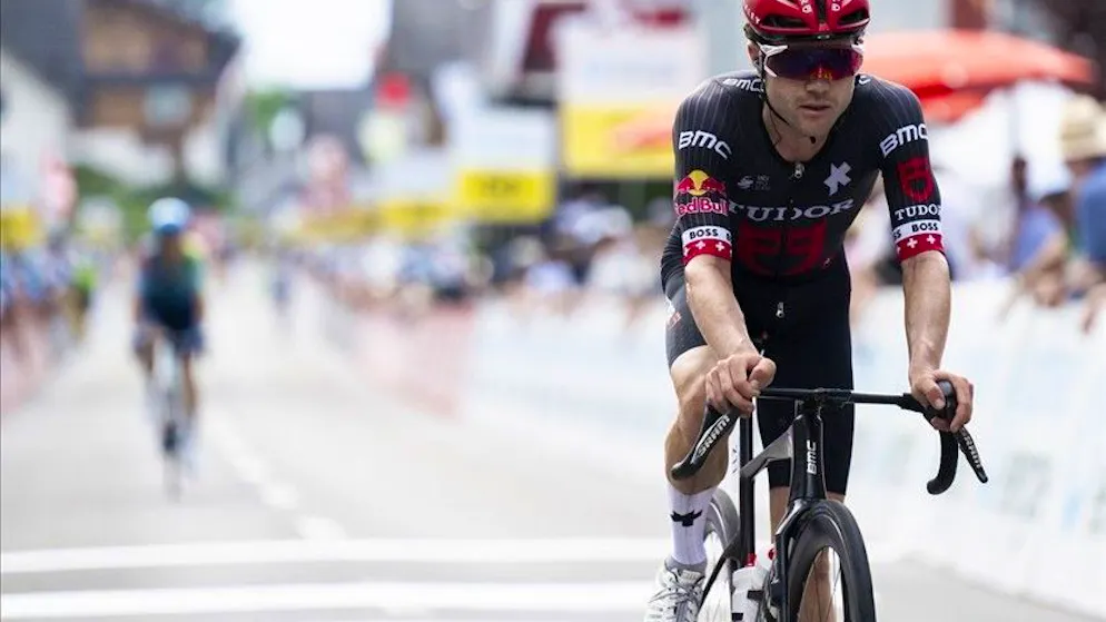 Ciclismo. Clavicola rotta per Marc Hirschi