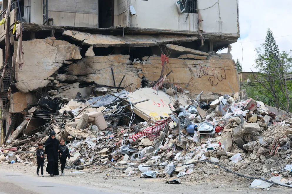 Gallery Medio Oriente 23 aprile. L’esercito israeliano ha nuovamente invitato i civili libanesi a non rientrare nel sud del Libano, dove resta schierato nonostante la tregua, per motivi di sicurezza legati all’attività di Hezbollah.
