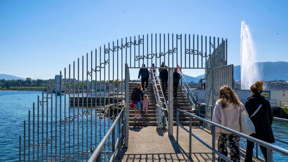 Genève. Inauguration du nouveau portail poétique du Bains des Pâquis
