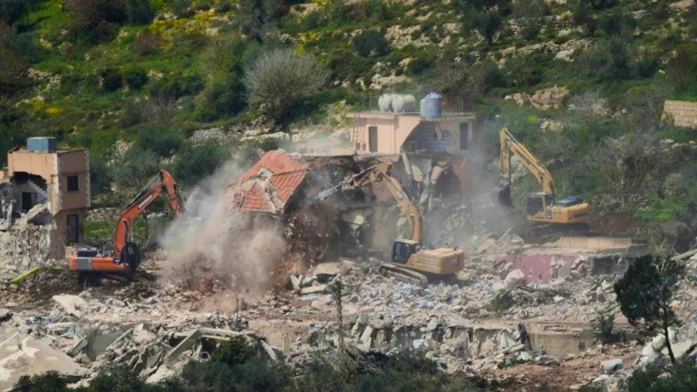 ARCHIVE - Israeli bulldozers destroy houses in southern Lebanon, seen from northern Israel. Photo: Ariel Schalit/AP/dpa