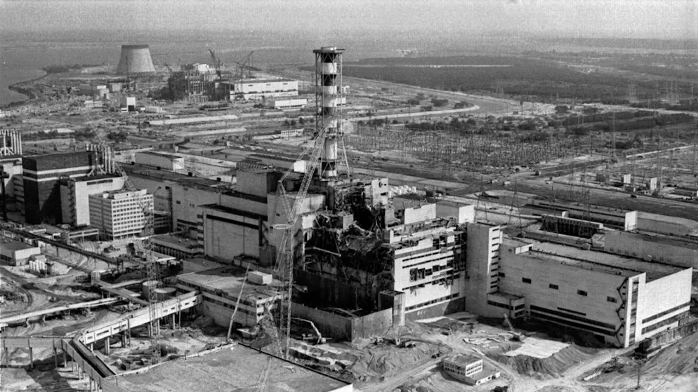 À la suite d'une explosion survenue le 26 avril 1986 à la centrale nucléaire de Tchernobyl, de grandes quantités de matières radioactives se sont répandues dans l'atmosphère (archives).