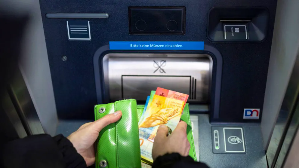 I prelievi al bancomat equivalgono a costi in quasi tutte le banche. (Immagine d'archivio).