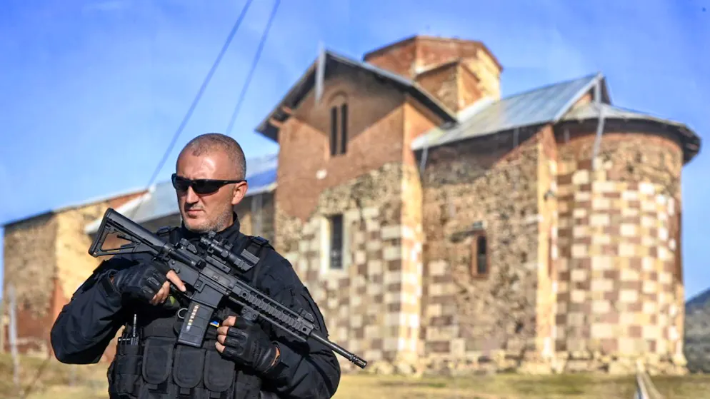 Les membres du commando avaient tué un policier kosovar sur une barricade, avant de se retrancher dans le monastère de Banjska et d'échanger d'intenses tirs avec des forces spéciales kosovares (archives).