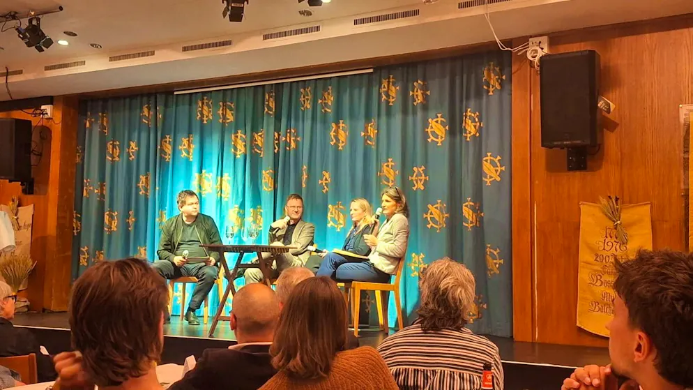 SVP National Councillor Barbara Steinemann (from right), Central National Councillor Nicole Barandun, SGB Chief Economist Daniel Lampart and moderator Kaspar Surber discussed the SVP sustainability initiative in Zurich on Thursday.