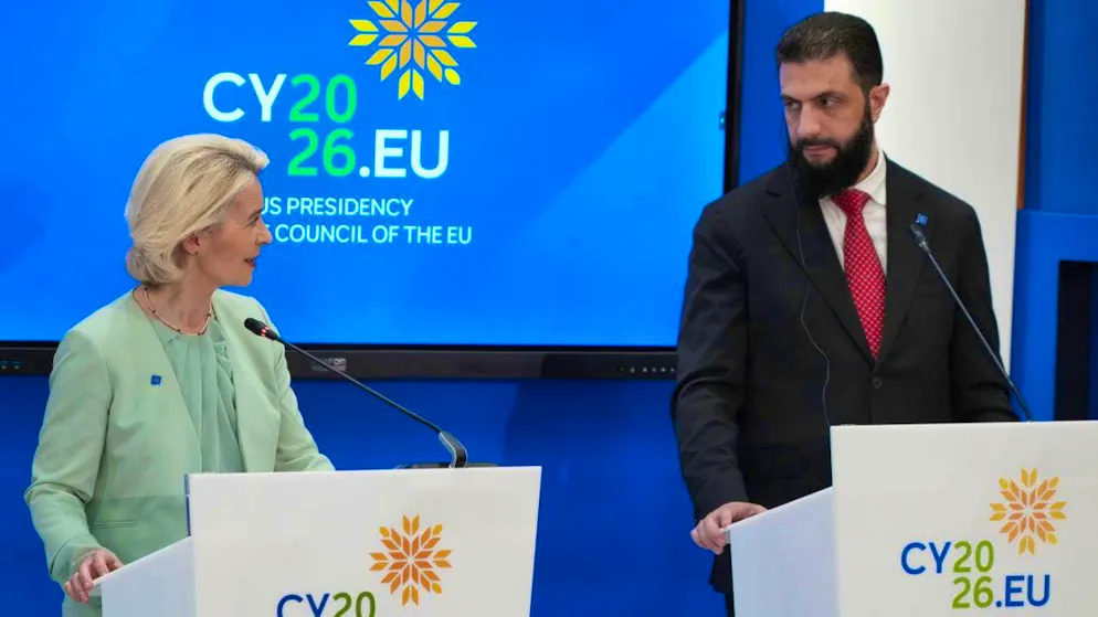 The President of the European Commission, Ursula von der Leyen (l), and Syrian President Ahmad al-Sharaa at a press conference after the EU summit. Photo: Petros Karadjias/AP/dpa
