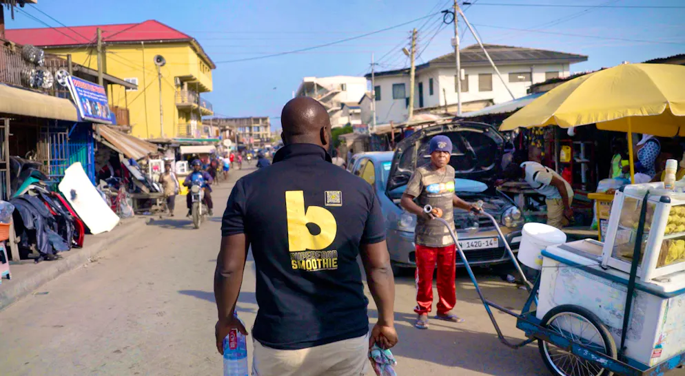 The Narrative. Renvoyé au Ghana, l'ex trader ayant grandi en Grande-Bretagne ne se sent pas vraiment à sa place.
