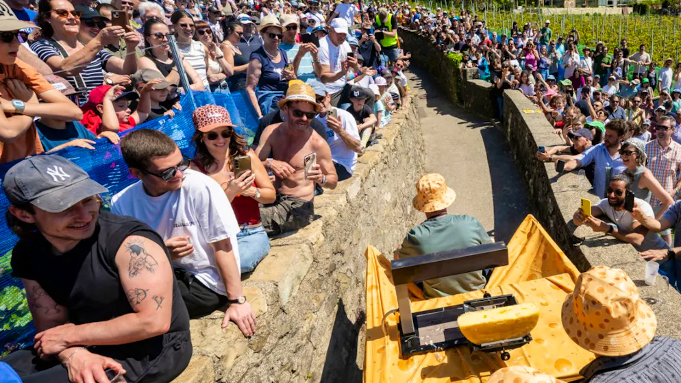 Tracassets. Le public est venu en nombre samedi dans le vignoble du Lavaux pour assister au mythique Championnat du monde de tracassets.
