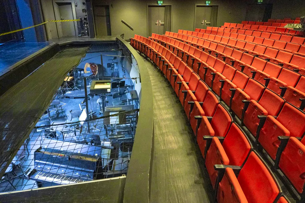 The auditorium of the Lucerne Theater with the audience gallery and the orchestra pit.