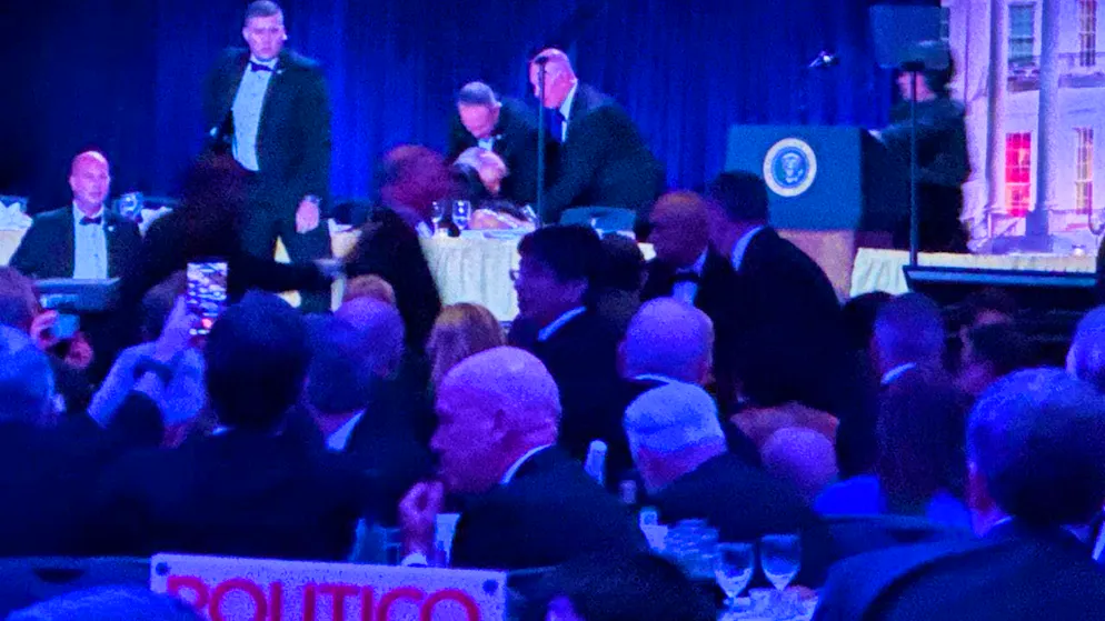 Secret Service agents react during the White House Correspondents' Dinner. Photo: Mark Schiefelbein/AP/dpa
