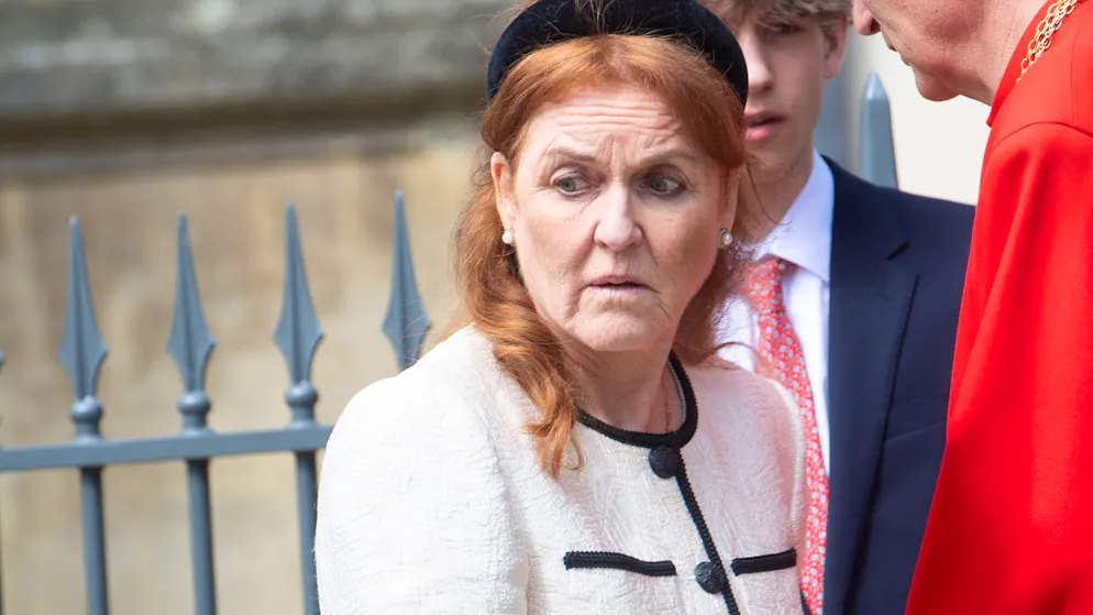 «Elle passe ses journées au téléphone». Duchesse déchue, Sarah Ferguson ne sait plus où se réfugier