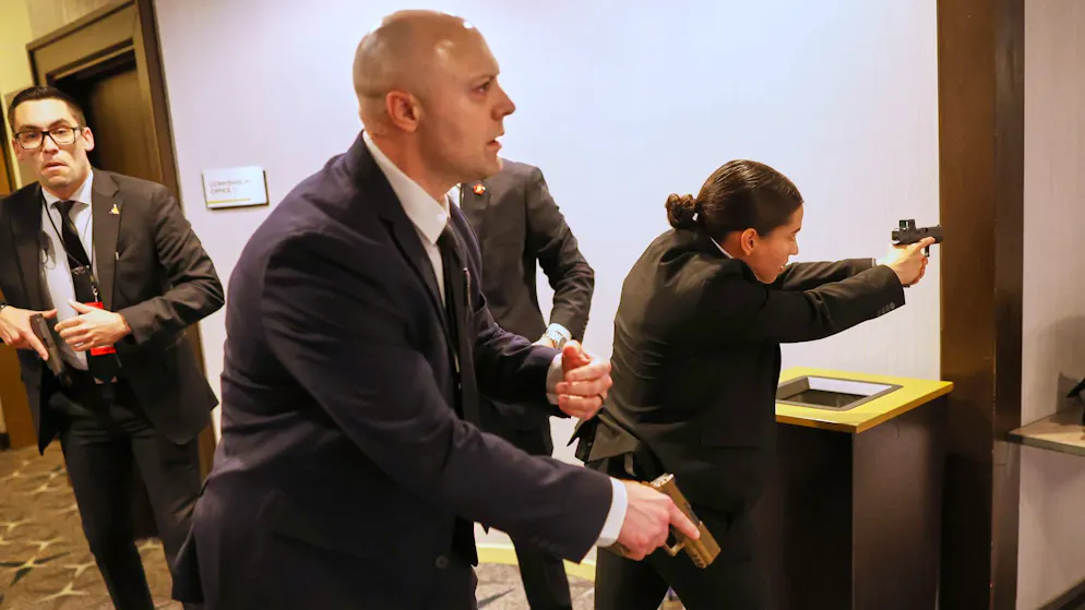 Sicherheitskräfte im Einsatz, nachdem bei einem Galadinner in Washington Schüsse fielen.