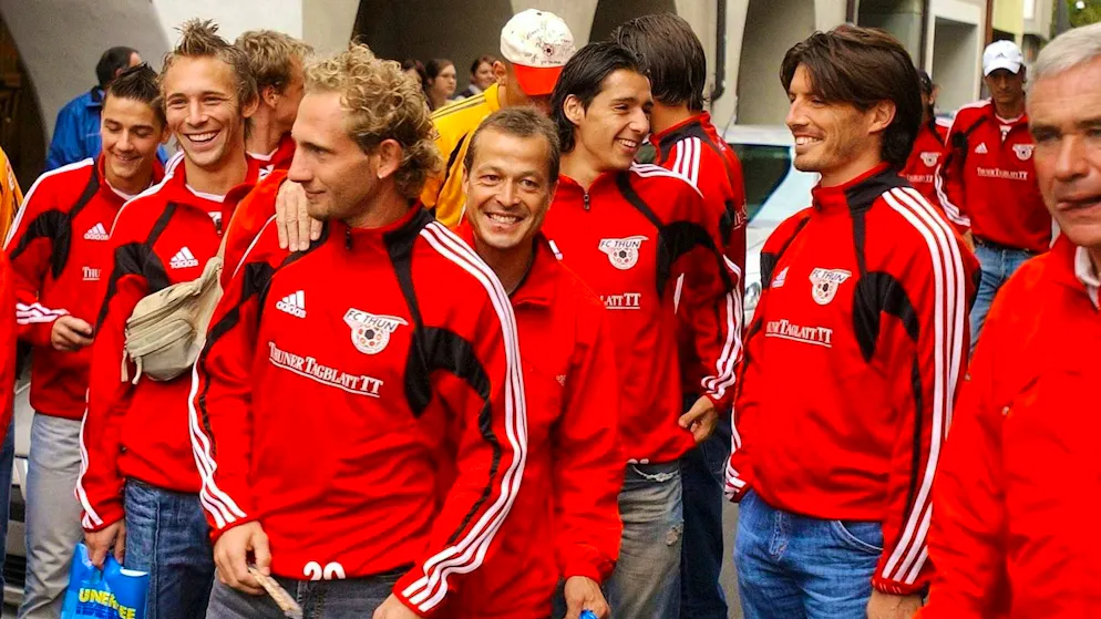 FC Thun 2004: Adrian Moser, Pascal Cerrone, Mauro Lustrinelli, assistant coach Thomas Binggeli, Mario Raimondi, Andreas Gerber and coach Hanspeter Latour