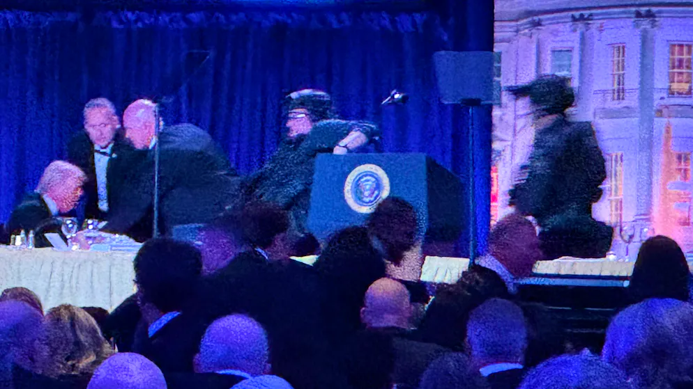 All'hotel Hilton di Washington. Con pistole e coltelli alla cena dei media di Trump, sventato un attentato