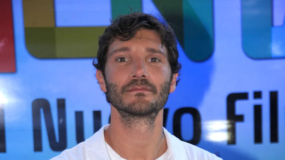 Ecco di chi si tratta. C'è un indagato per la diffusione dei video intimi di Stefano De Martino e della sua ex