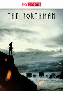 Historischer Film The Northman mit Wikinger auf Klippe und Schiffen im Hintergrund, epische nordische Geschichte