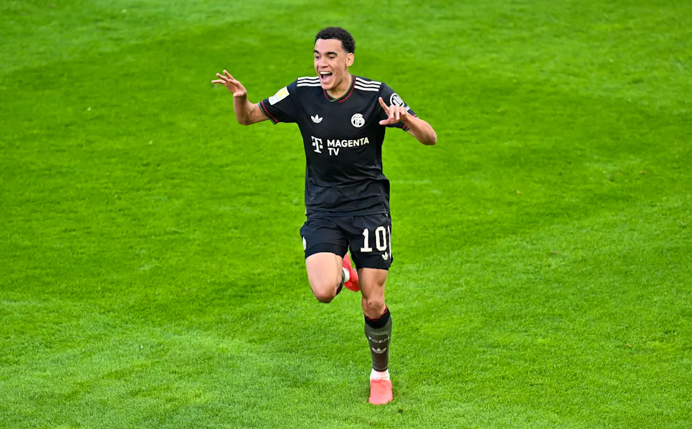 297 Tage danach: Musiala und die bösen PSG-Erinnerungen – Gallery. Das Lachen ist zurück: Jamal Musiala beim Torjubel in Mainz.