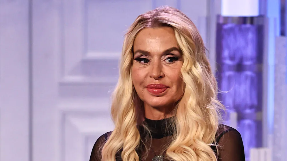Ingresso fuori programma. Colpo di scena al Grande Fratello Vip: arriva Valeria Marini e scoppia il gelo
