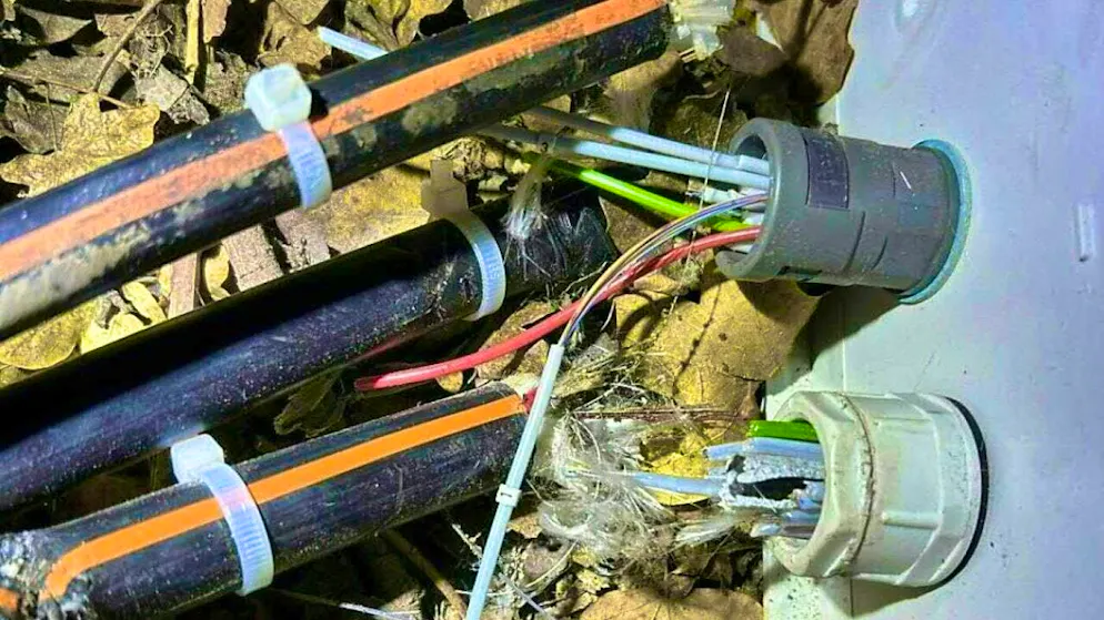 The fiber optic cable network in Rheinfelden AG was cut several times at the end of 2023. Five young men have to answer to the district court for this sabotage and other offenses. Some face long prison sentences. (archive picture)