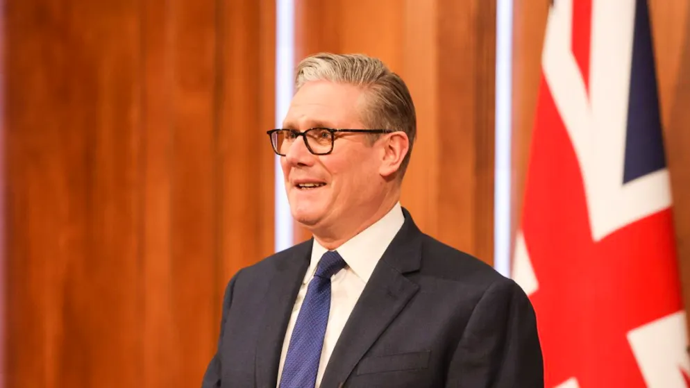 Le Premier ministre britannique Keir Starmer a échappé mardi au lancement d'une enquête parlementaire au sujet de la nomination de Peter Mandelson comme ambassadeur à Washington (archives).