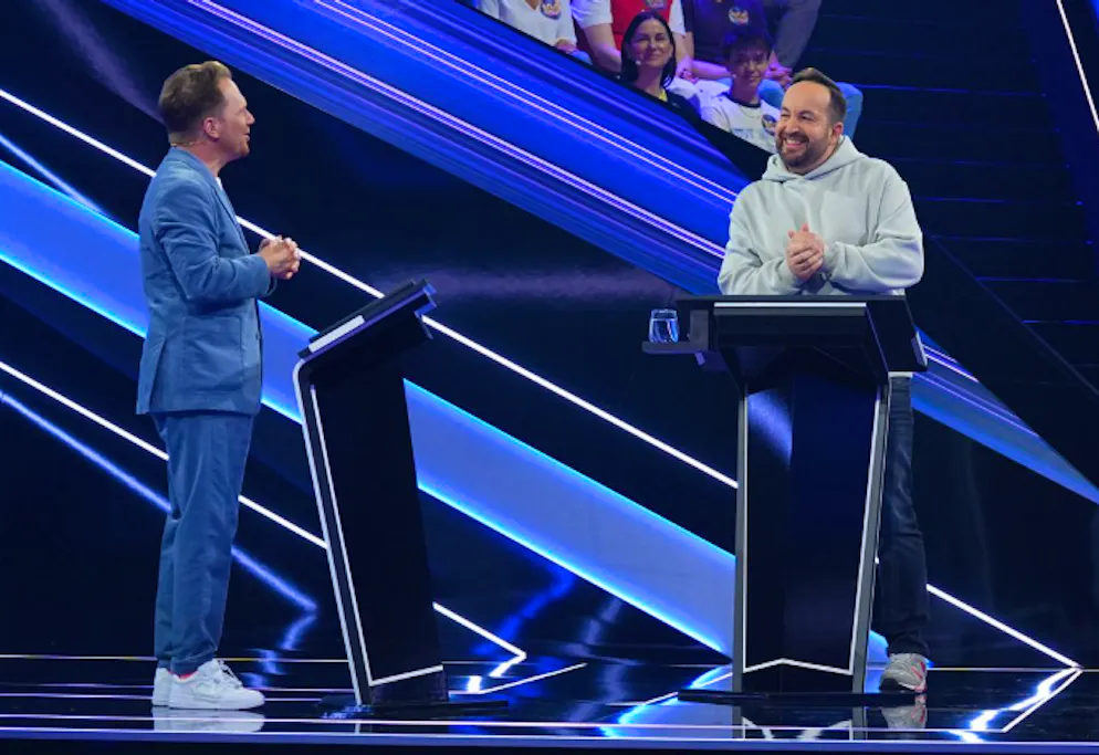 Comedian Ralf Schmitz befragt Einzelkandidat Sven.