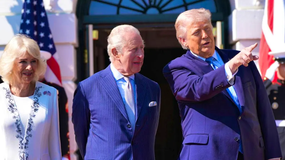 President Donald Trump speaks with Britain's King Charles III and Queen Camilla as they arrive at the White House. The royal couple are on a state visit to the USA. Photo: Alex Brandon/AP/dpa