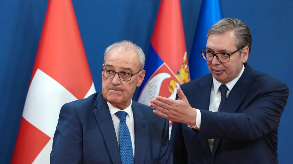 Guy Parmelin durante l'incontro con il presidente serbo Aleksandar Vucic.