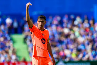 epa12913395 FC Barcelona's Pedri gestures during the Spanish LaLiga soccer match between Getafe FC and FC Barcelona, in Madrid, Spain, 25 April 2026.  EPA/MARISCAL