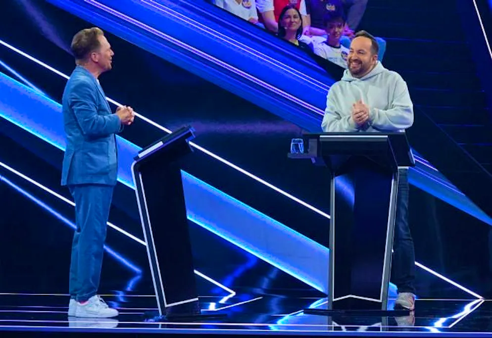 Comedian Ralf Schmitz interviews individual candidate Sven.