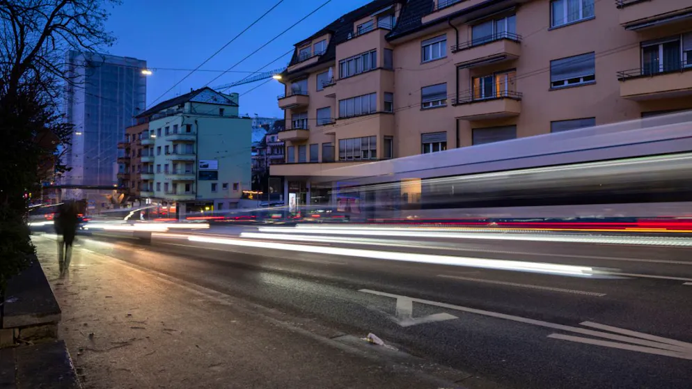 Laut ETH Zürich hängt Stau auch davon ab, wie Wohnen, Arbeiten und Freizeit räumlich verteilt sind. (Symbolbild)