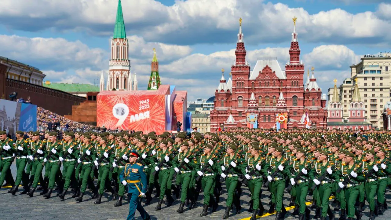 Ukraine. Victory parade in Moscow without military technology