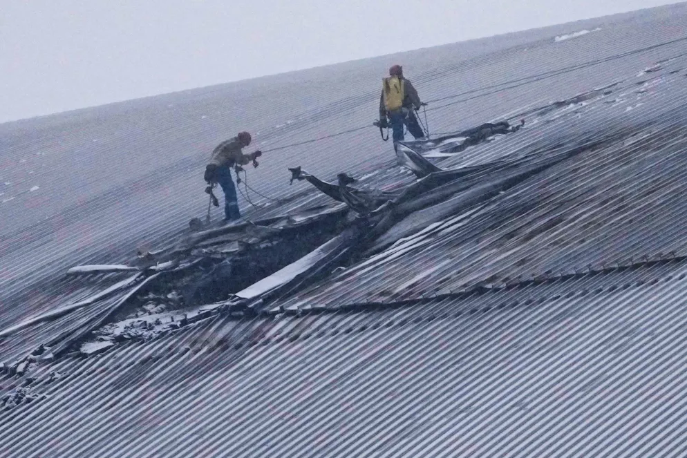 Dem ukrainischen Präsidenten Wolodymyr Selenskyj zufolge sind mehr als 500 Millionen Euro für die Reparatur des über einem Betonsarkophag für die Atomruine errichtete Stahlbogens nötig. 