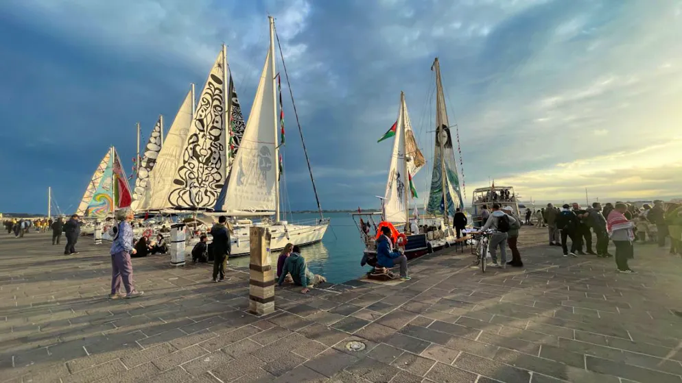 Die Global Sumud Flottille bereitet sich darauf vor, nach Gaza in See zu stechen. Mehrere Boote sind auf dem Weg von Spanien, um eine erweiterte, vereinte Flotte zu bilden, in Syrakus, Italien. Foto: Sebastiano Diamante/LaPresse/AP/dpa