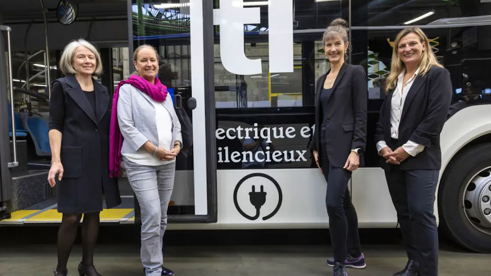 Delphine Morlier (tout à gauche) succède à Patricia Solioz Mathys (tout à droite) à la tête des tl (archives).