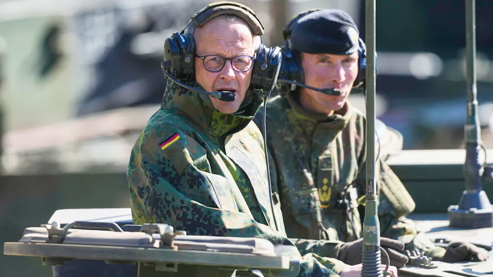 Friedrich Merz a observé des manœuvres de l'armée de terre allemande à Munster.