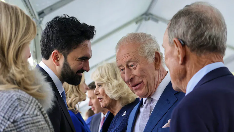 König Charles III. mit Zohran Mamdani, dem Bürgermeister von York, am Mittwoch in Manhattan. Zwischen ihnen Königin Camilla.