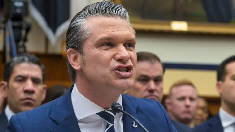 Ein Bild sagt mehr als 1000 Worte: Pete Hegseth muss im Kongress am 29. April dem House Committee on Armed Services Rede und Antwort stehen.