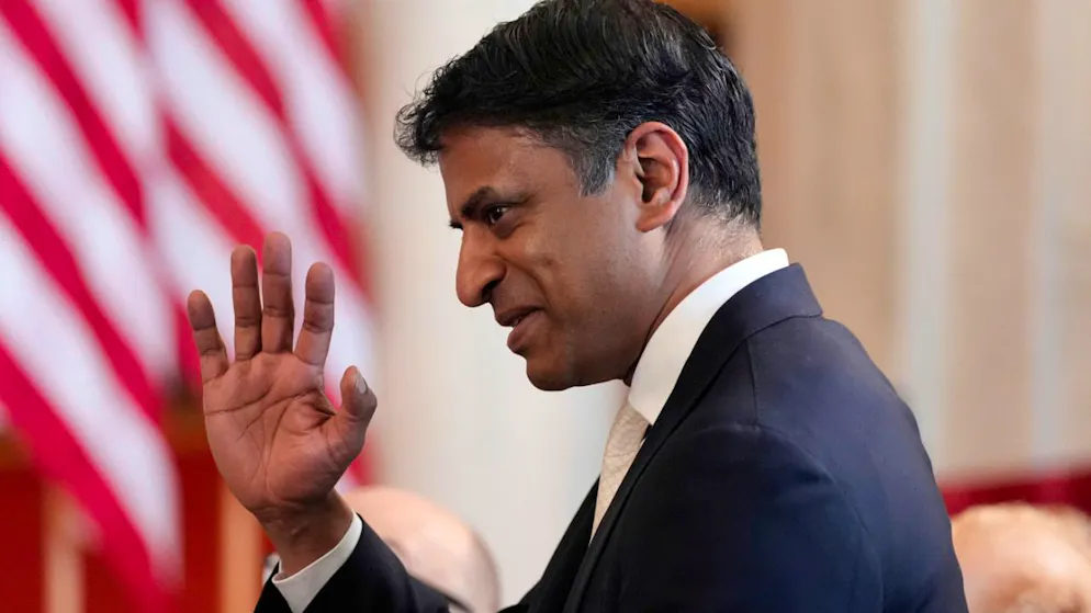 Le directeur général de Novartis, Vasant Narasimhan, en visite à la Maison-Blanche en avril 2025. (archive)