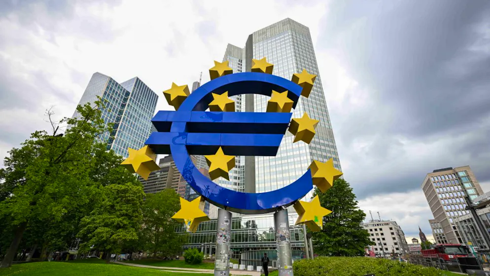 Die Europäische Zentralbank (EZB) wartet mit einer möglichen Zinserhöhung vorerst ab. Mit dem im Zuge des Iran-Kriegs gestiegenen Inflationsdrucks könnten die Zinsen aber bald steigen.(Symbolbild)