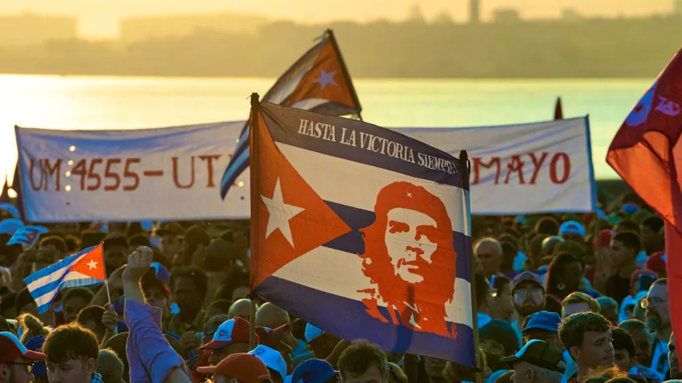 dpatopbilder - People take part in an event to mark International Labor Day in Havana. Photo: Ramon Espinosa/AP/dpa