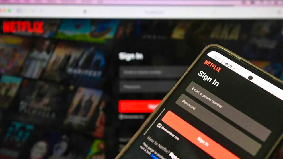 Many Netflix users can watch video clips from the streaming giant's films and series in portrait format on platforms such as TikTok. Now Netflix is creating a section for this in its own app. (archive image)